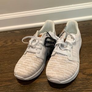 White with gold accents Avia tennis shoes. Memory foam inserts. New with tags!